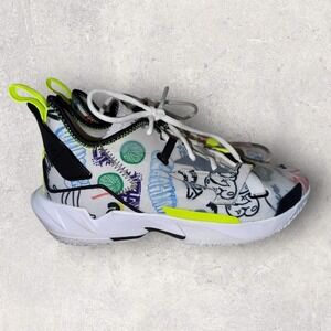 Nike Jordan Why Not Zer04 DD4887 007 Mens‎ Size 10 Photon Dust Blk Volt Graffiti